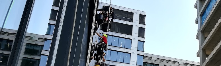 Top 5 Benefits of Using Rope Access for High-Rise Building Maintenance