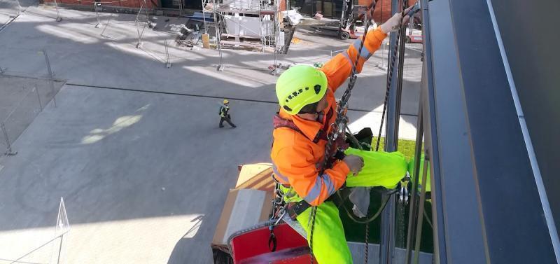 Window Cleaning in Toronto style=