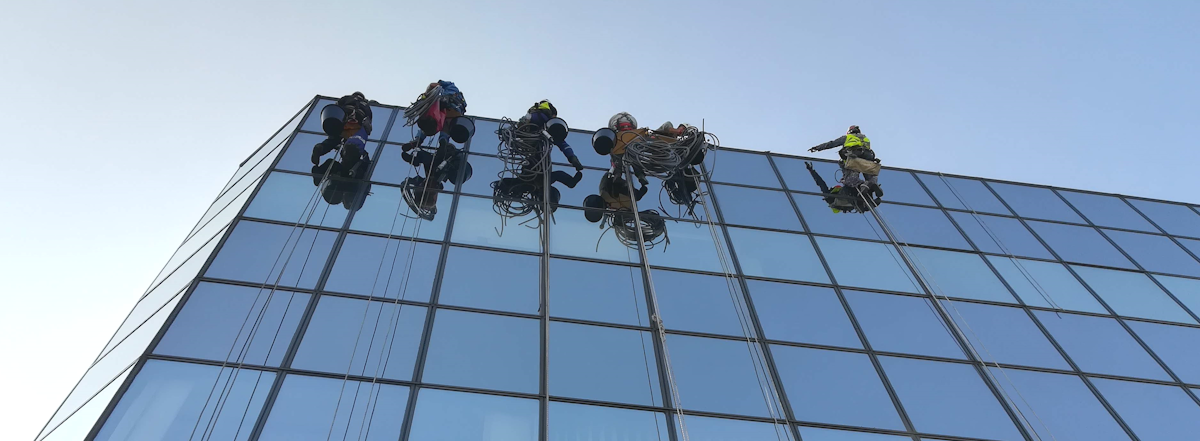 High-Rise Window Caulking